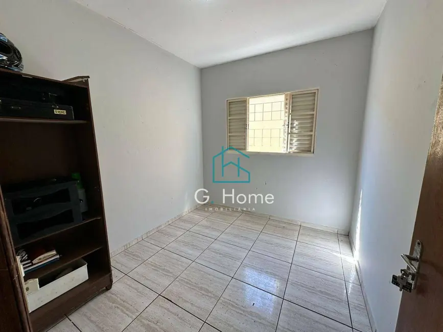 Casa com 4 quartos à venda, 250m2 em Jardim Maria Celina, Londrina - PR - imagem 5 Foto 5 de Casa com 4 quartos à venda, 250m2 em Jardim Maria Celina, Londrina - PR