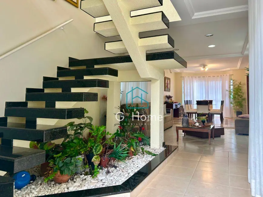 Casa de Condomínio com 5 quartos à venda, 300m2 em Operária, Londrina - PR - imagem 3 Foto 3 de Casa de Condomínio com 5 quartos à venda, 300m2 em Operária, Londrina - PR