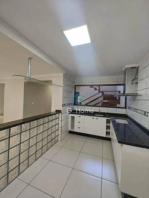 Foto 5 de Casa com 3 quartos para alugar, 200m2 em Conjunto Habitacional Alexandre Urbanas, Londrina - PR