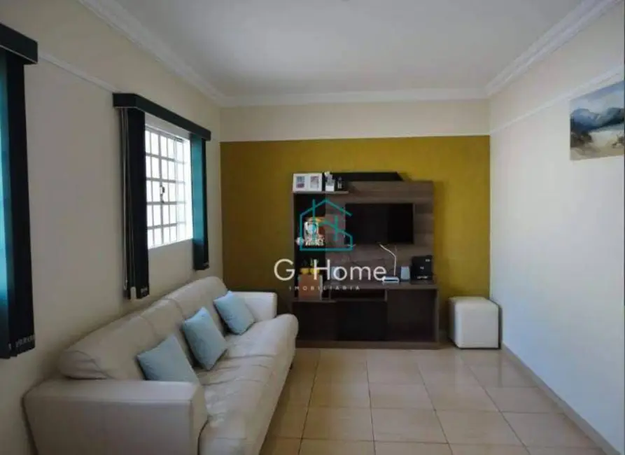 Casa com 3 quartos à venda, 250m2 em Conjunto Professora Hilda Mandarino, Londrina - PR - imagem 3 Foto 3 de Casa com 3 quartos à venda, 250m2 em Conjunto Professora Hilda Mandarino, Londrina - PR