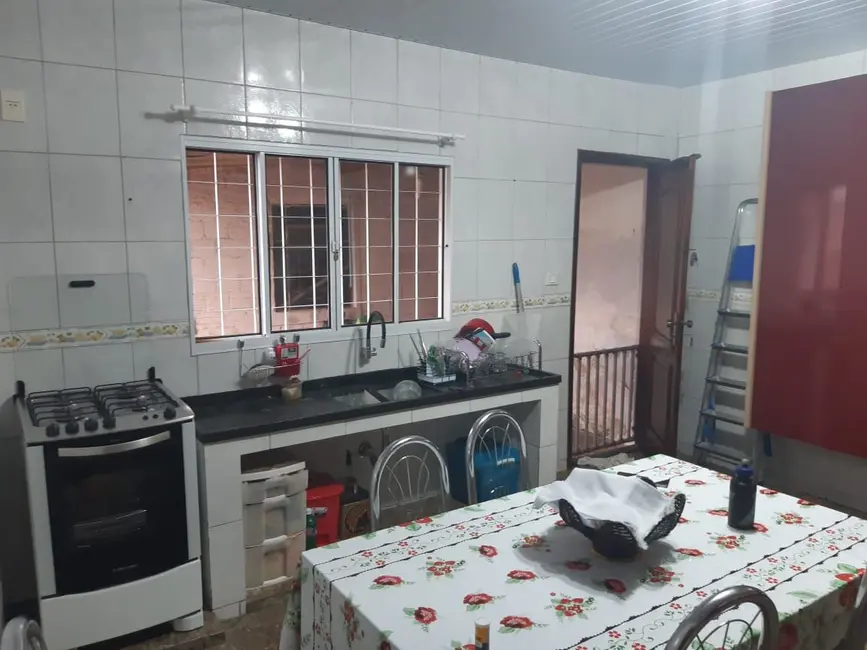Casa com 3 quartos à venda, 200m2 em Conjunto Parigot de Souza 3, Londrina - PR - imagem 8 Foto 8 de Casa com 3 quartos à venda, 200m2 em Conjunto Parigot de Souza 3, Londrina - PR