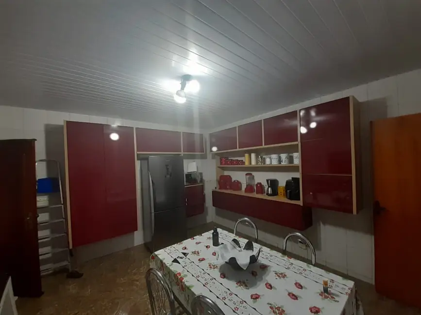 Casa com 3 quartos à venda, 200m2 em Conjunto Parigot de Souza 3, Londrina - PR - imagem 7 Foto 7 de Casa com 3 quartos à venda, 200m2 em Conjunto Parigot de Souza 3, Londrina - PR