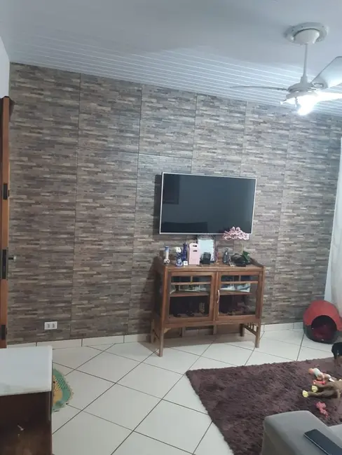 Casa com 3 quartos à venda, 200m2 em Conjunto Parigot de Souza 3, Londrina - PR - imagem 4 Foto 4 de Casa com 3 quartos à venda, 200m2 em Conjunto Parigot de Souza 3, Londrina - PR