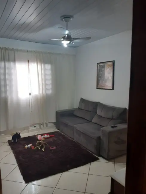 Casa com 3 quartos à venda, 200m2 em Conjunto Parigot de Souza 3, Londrina - PR - imagem 3 Foto 3 de Casa com 3 quartos à venda, 200m2 em Conjunto Parigot de Souza 3, Londrina - PR