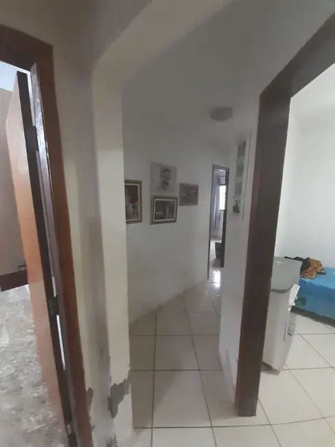 Casa com 3 quartos à venda, 200m2 em Conjunto Parigot de Souza 3, Londrina - PR - imagem 9 Foto 9 de Casa com 3 quartos à venda, 200m2 em Conjunto Parigot de Souza 3, Londrina - PR