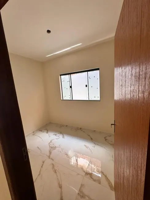 Casa com 2 quartos à venda, 120m2 em Leonor, Londrina - PR - imagem 3 Foto 3 de Casa com 2 quartos à venda, 120m2 em Leonor, Londrina - PR