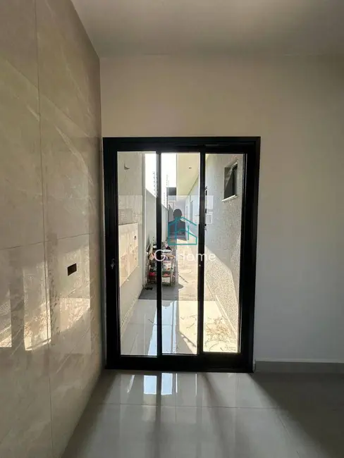 Casa com 3 quartos à venda, 125m2 em Jardim Portal de Itamaracá, Londrina - PR - imagem 5 Foto 5 de Casa com 3 quartos à venda, 125m2 em Jardim Portal de Itamaracá, Londrina - PR