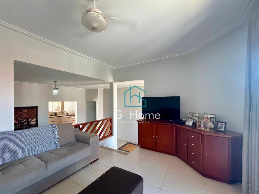 Casa com 3 quartos à venda, 363m2 em Jardim Alvorada, Londrina - PR - imagem 9 Foto 9 de Casa com 3 quartos à venda, 363m2 em Jardim Alvorada, Londrina - PR