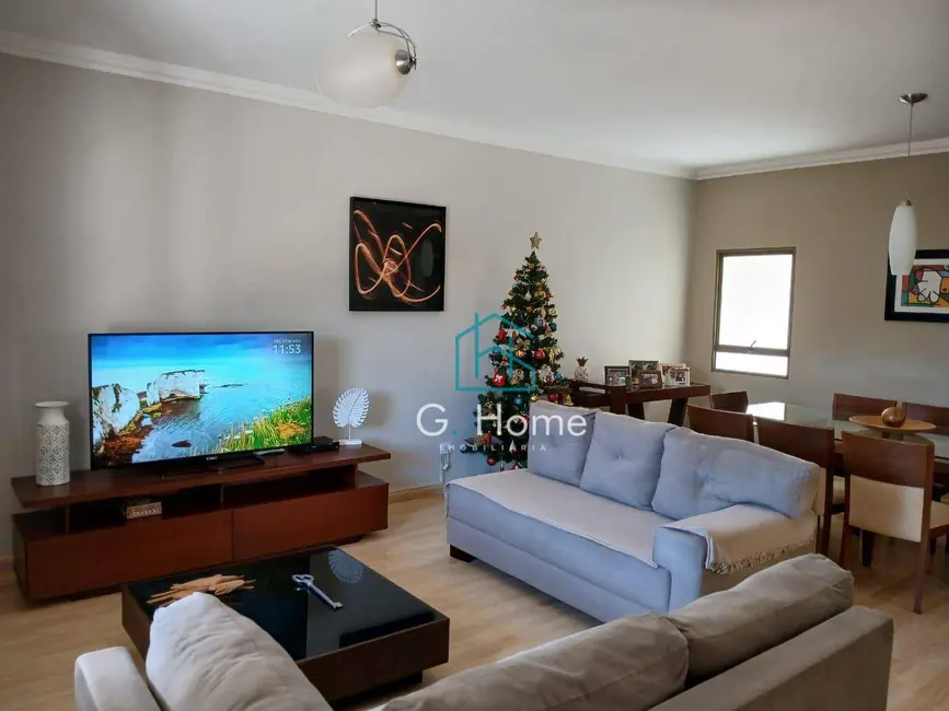 Casa com 3 quartos à venda, 250m2 em Maria Lúcia, Londrina - PR - imagem 9 Foto 9 de Casa com 3 quartos à venda, 250m2 em Maria Lúcia, Londrina - PR