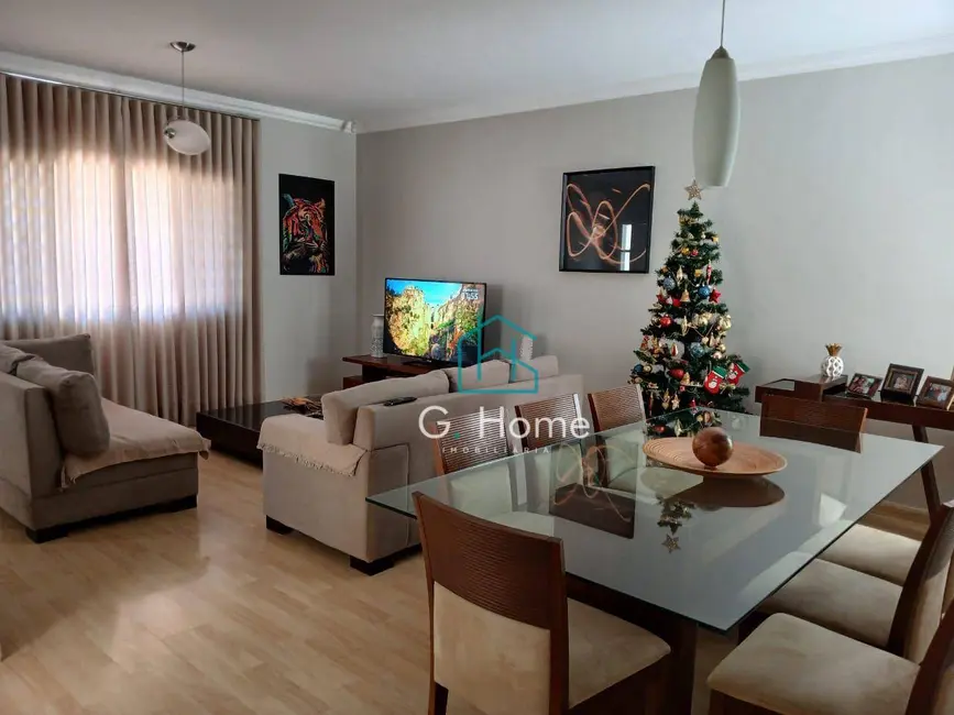 Casa com 3 quartos à venda, 250m2 em Maria Lúcia, Londrina - PR - imagem 5 Foto 5 de Casa com 3 quartos à venda, 250m2 em Maria Lúcia, Londrina - PR