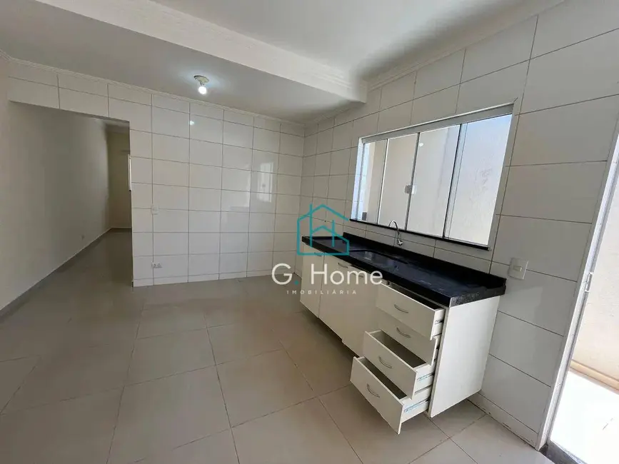 Foto 3 de Casa com 2 quartos para alugar, 125m2 em Califórnia, Londrina - PR