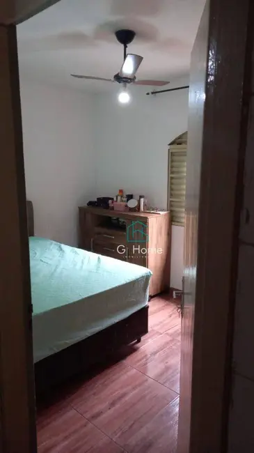 Casa com 3 quartos à venda, 200m2 em Aquilles Sthengel, Londrina - PR - imagem 5 Foto 5 de Casa com 3 quartos à venda, 200m2 em Aquilles Sthengel, Londrina - PR