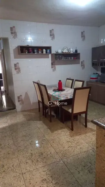 Casa com 3 quartos à venda, 200m2 em Aquilles Sthengel, Londrina - PR - imagem 3 Foto 3 de Casa com 3 quartos à venda, 200m2 em Aquilles Sthengel, Londrina - PR
