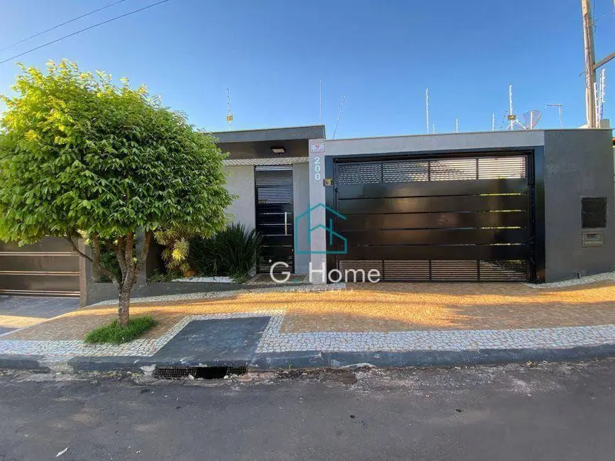 Foto 1 de Casa com 5 quartos à venda, 225m2 em Ibipora - PR
