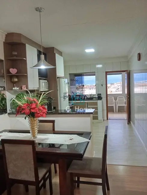 Sobrado com 3 quartos à venda, 250m2 em Jardim do Leste, Londrina - PR - imagem 3 Foto 3 de Sobrado com 3 quartos à venda, 250m2 em Jardim do Leste, Londrina - PR