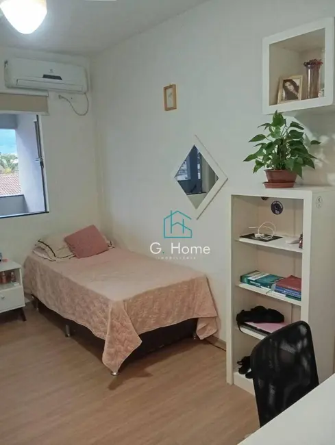 Sobrado com 3 quartos à venda, 250m2 em Jardim do Leste, Londrina - PR - imagem 4 Foto 4 de Sobrado com 3 quartos à venda, 250m2 em Jardim do Leste, Londrina - PR