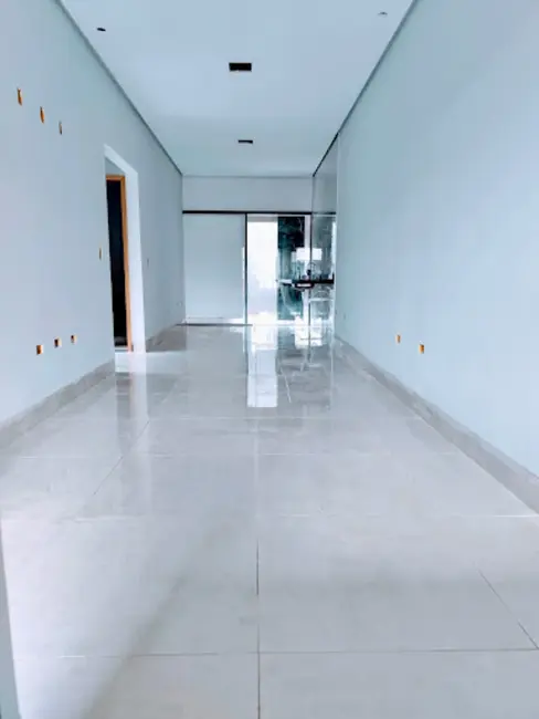 Casa com 3 quartos à venda, 128m2 em Londrina - PR - imagem 2 Foto 2 de Casa com 3 quartos à venda, 128m2 em Londrina - PR