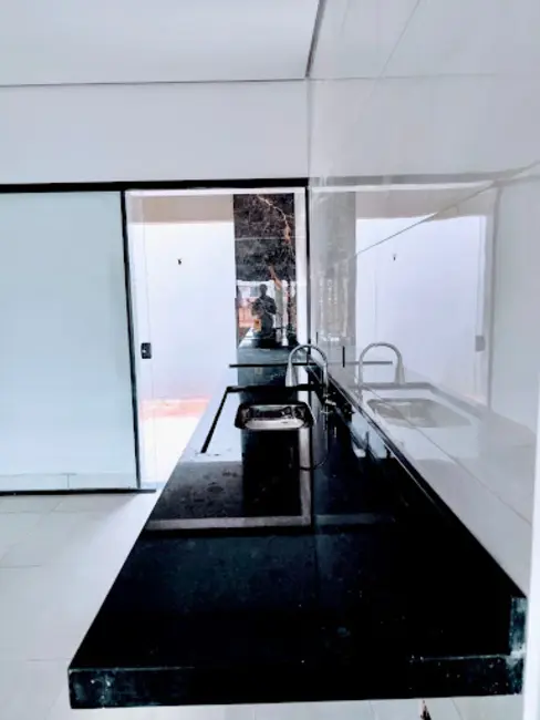 Casa com 3 quartos à venda, 128m2 em Londrina - PR - imagem 5 Foto 5 de Casa com 3 quartos à venda, 128m2 em Londrina - PR