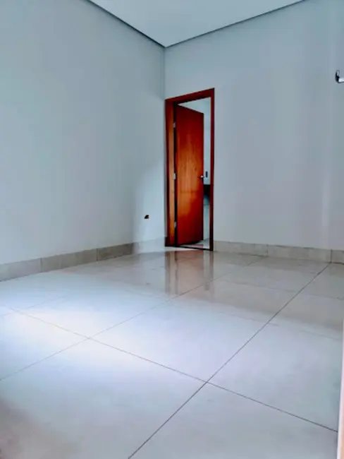 Casa com 3 quartos à venda, 128m2 em Londrina - PR - imagem 9 Foto 9 de Casa com 3 quartos à venda, 128m2 em Londrina - PR