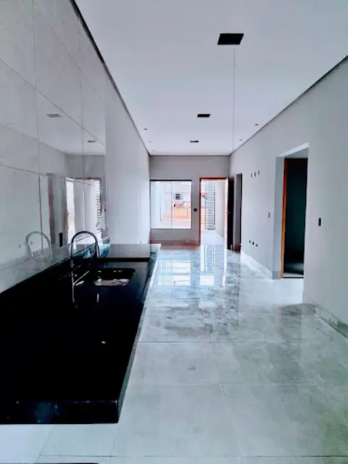 Casa com 3 quartos à venda, 128m2 em Londrina - PR - imagem 6 Foto 6 de Casa com 3 quartos à venda, 128m2 em Londrina - PR