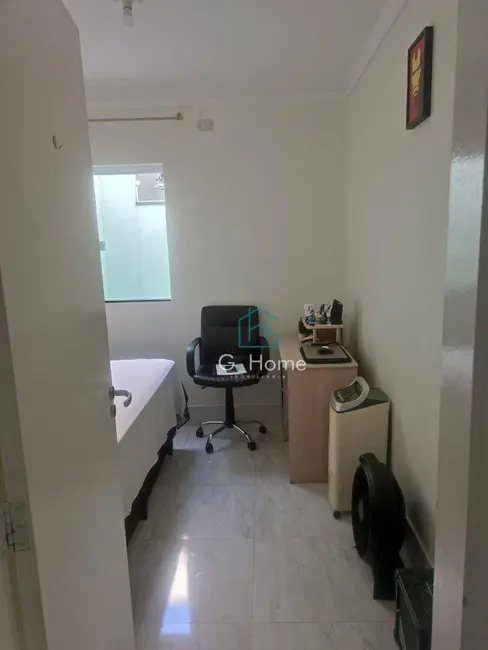Casa com 3 quartos à venda, 180m2 em Jardim Vale Verde, Londrina - PR - imagem 8 Foto 8 de Casa com 3 quartos à venda, 180m2 em Jardim Vale Verde, Londrina - PR