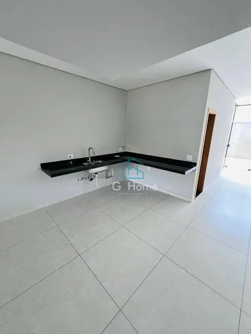 Sobrado com 3 quartos à venda, 160m2 em Leonor, Londrina - PR - imagem 4 Foto 4 de Sobrado com 3 quartos à venda, 160m2 em Leonor, Londrina - PR