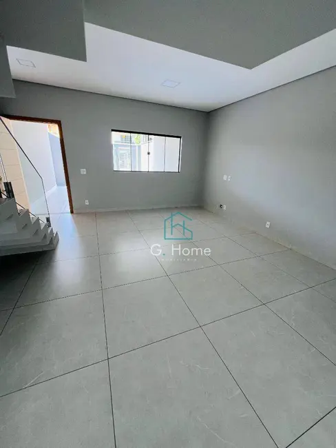 Sobrado com 3 quartos à venda, 160m2 em Leonor, Londrina - PR - imagem 3 Foto 3 de Sobrado com 3 quartos à venda, 160m2 em Leonor, Londrina - PR