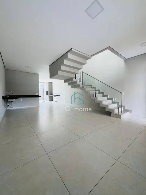 Foto 2 de Sobrado com 3 quartos à venda, 160m2 em Leonor, Londrina - PR