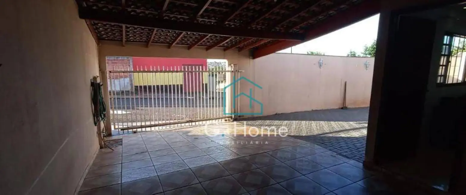 Casa com 3 quartos à venda, 198m2 em Conjunto Habitacional José Garcia Molina, Londrina - PR - imagem 5 Foto 5 de Casa com 3 quartos à venda, 198m2 em Conjunto Habitacional José Garcia Molina, Londrina - PR
