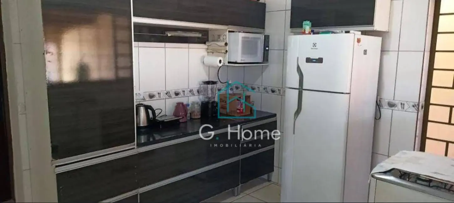 Casa com 3 quartos à venda, 198m2 em Conjunto Habitacional José Garcia Molina, Londrina - PR - imagem 7 Foto 7 de Casa com 3 quartos à venda, 198m2 em Conjunto Habitacional José Garcia Molina, Londrina - PR