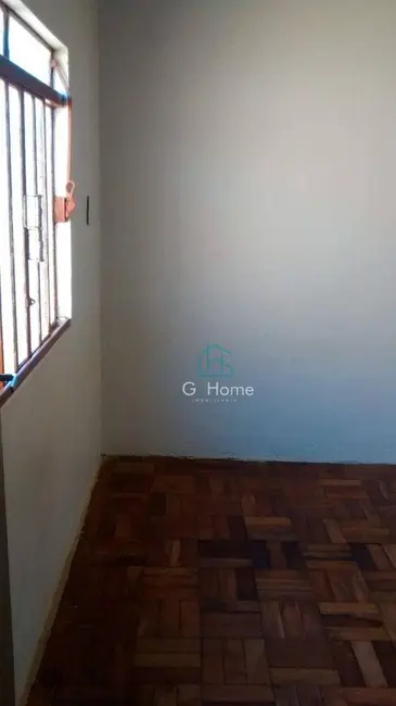 Casa com 3 quartos à venda, 200m2 em Conjunto Parigot de Souza 1, Londrina - PR - imagem 3 Foto 3 de Casa com 3 quartos à venda, 200m2 em Conjunto Parigot de Souza 1, Londrina - PR