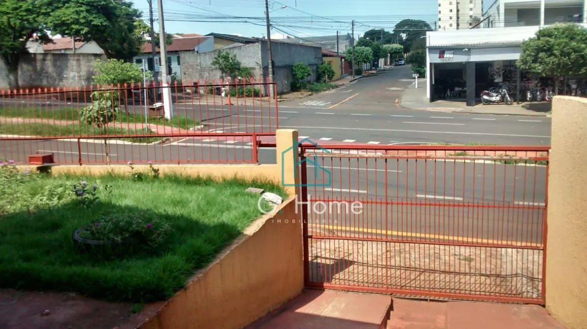 Casa com 3 quartos à venda, 200m2 em Conjunto Parigot de Souza 1, Londrina - PR - imagem 2 Foto 2 de Casa com 3 quartos à venda, 200m2 em Conjunto Parigot de Souza 1, Londrina - PR
