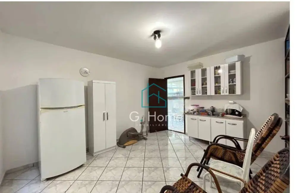 Casa com 3 quartos à venda, 300m2 em Santa Mônica, Londrina - PR - imagem 7 Foto 7 de Casa com 3 quartos à venda, 300m2 em Santa Mônica, Londrina - PR