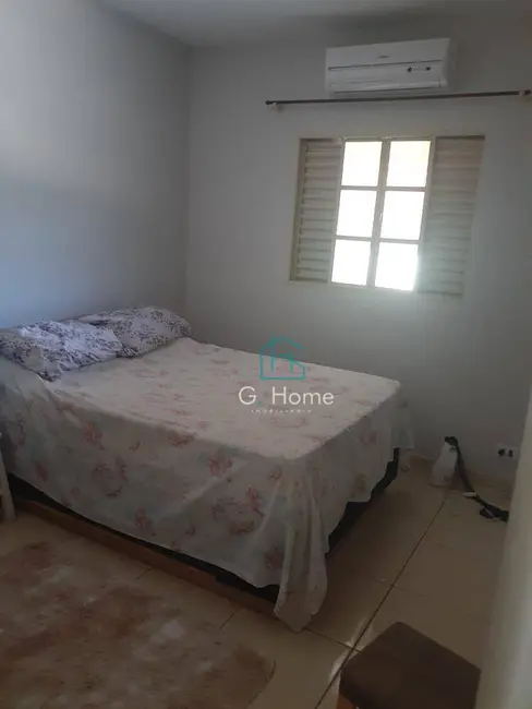 Casa com 1 quarto à venda, 250m2 em Jardim Planalto, Londrina - PR - imagem 8 Foto 8 de Casa com 1 quarto à venda, 250m2 em Jardim Planalto, Londrina - PR