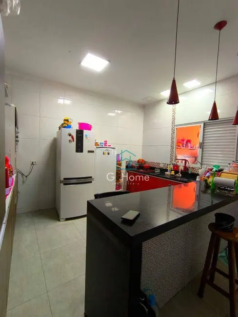 Casa com 3 quartos à venda, 250m2 em Fraternidade, Londrina - PR - imagem 5 Foto 5 de Casa com 3 quartos à venda, 250m2 em Fraternidade, Londrina - PR