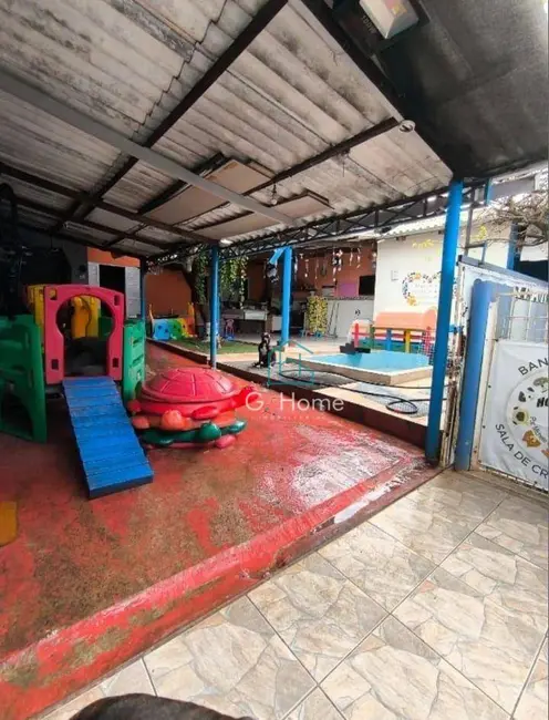 Casa com 3 quartos à venda, 250m2 em Fraternidade, Londrina - PR - imagem 9 Foto 9 de Casa com 3 quartos à venda, 250m2 em Fraternidade, Londrina - PR