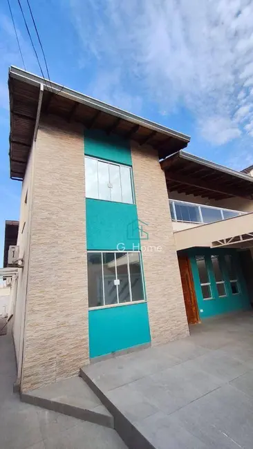 Casa com 4 quartos à venda, 275m2 em Jardim Presidente, Londrina - PR - imagem 4 Foto 4 de Casa com 4 quartos à venda, 275m2 em Jardim Presidente, Londrina - PR