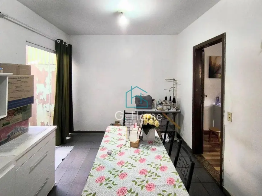 Casa com 3 quartos à venda, 275m2 em Sabará I, Londrina - PR - imagem 8 Foto 8 de Casa com 3 quartos à venda, 275m2 em Sabará I, Londrina - PR