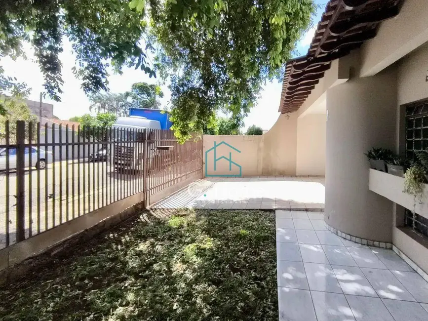 Casa com 3 quartos à venda, 275m2 em Sabará I, Londrina - PR - imagem 2 Foto 2 de Casa com 3 quartos à venda, 275m2 em Sabará I, Londrina - PR