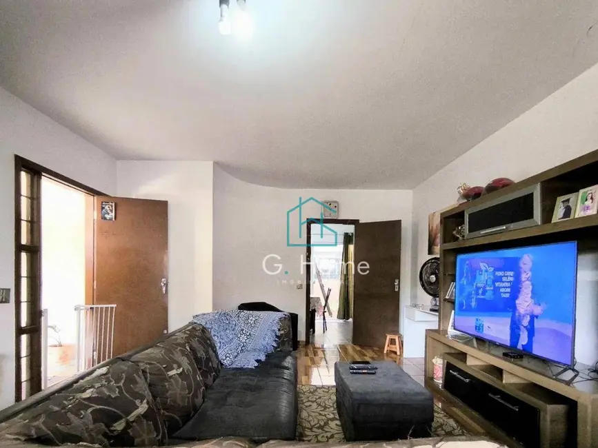 Casa com 3 quartos à venda, 275m2 em Sabará I, Londrina - PR - imagem 4 Foto 4 de Casa com 3 quartos à venda, 275m2 em Sabará I, Londrina - PR