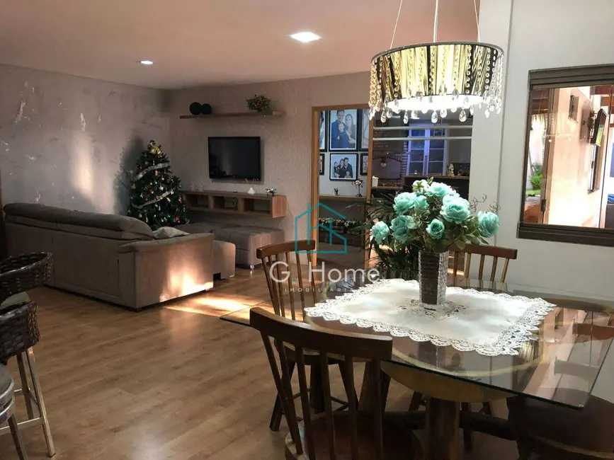 Casa com 3 quartos à venda, 350m2 em Lindóia, Londrina - PR - imagem 2 Foto 2 de Casa com 3 quartos à venda, 350m2 em Lindóia, Londrina - PR