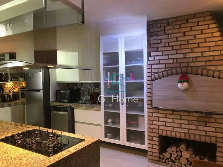 Casa com 3 quartos à venda, 350m2 em Lindóia, Londrina - PR - imagem 9 Foto 9 de Casa com 3 quartos à venda, 350m2 em Lindóia, Londrina - PR