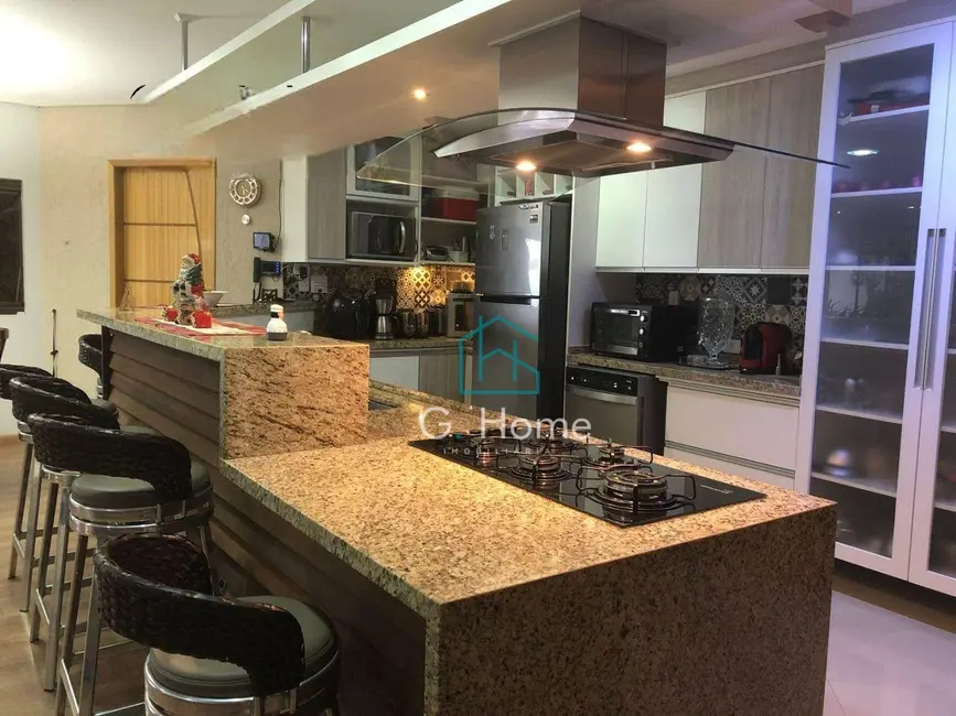 Casa com 3 quartos à venda, 350m2 em Lindóia, Londrina - PR - imagem 7 Foto 7 de Casa com 3 quartos à venda, 350m2 em Lindóia, Londrina - PR