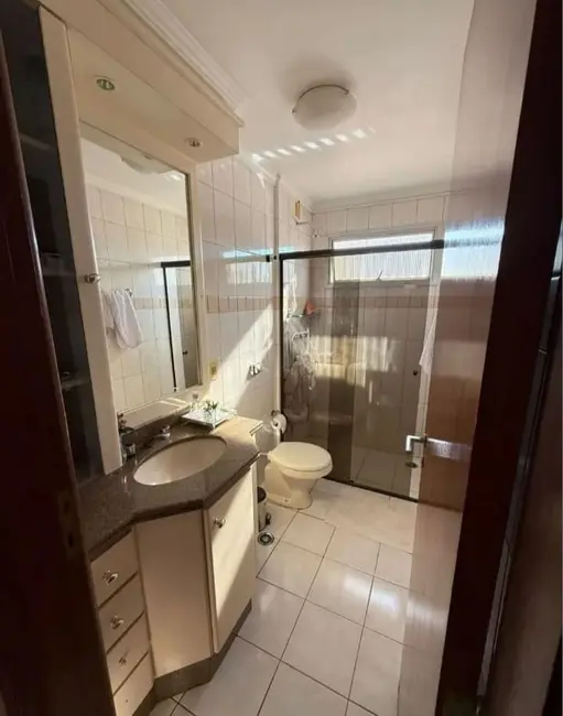 Apartamento com 3 quartos à venda, 79m2 em Centro, Londrina - PR - imagem 9 Foto 9 de Apartamento com 3 quartos à venda, 79m2 em Centro, Londrina - PR