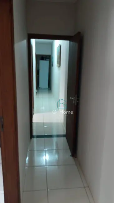 Casa com 3 quartos à venda, 150m2 em Jardim Vale Verde, Londrina - PR - imagem 3 Foto 3 de Casa com 3 quartos à venda, 150m2 em Jardim Vale Verde, Londrina - PR