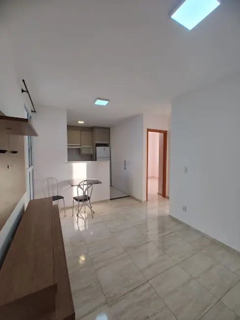 Foto 2 de Apartamento com 2 quartos à venda, 48m2 em Olímpico, Londrina - PR