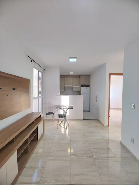 Foto 3 de Apartamento com 2 quartos à venda, 48m2 em Olímpico, Londrina - PR