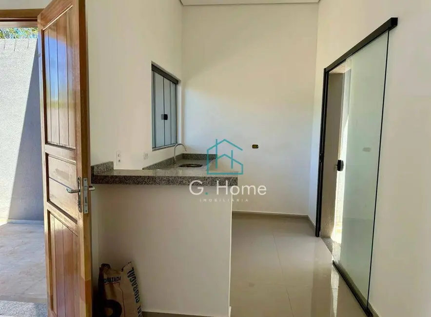 Casa com 2 quartos à venda, 137m2 em Jardim Maria Celina, Londrina - PR - imagem 6 Foto 6 de Casa com 2 quartos à venda, 137m2 em Jardim Maria Celina, Londrina - PR