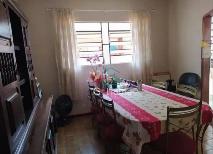 Casa com 3 quartos à venda, 246m2 em Jardim Londrilar, Londrina - PR - imagem 4 Foto 4 de Casa com 3 quartos à venda, 246m2 em Jardim Londrilar, Londrina - PR