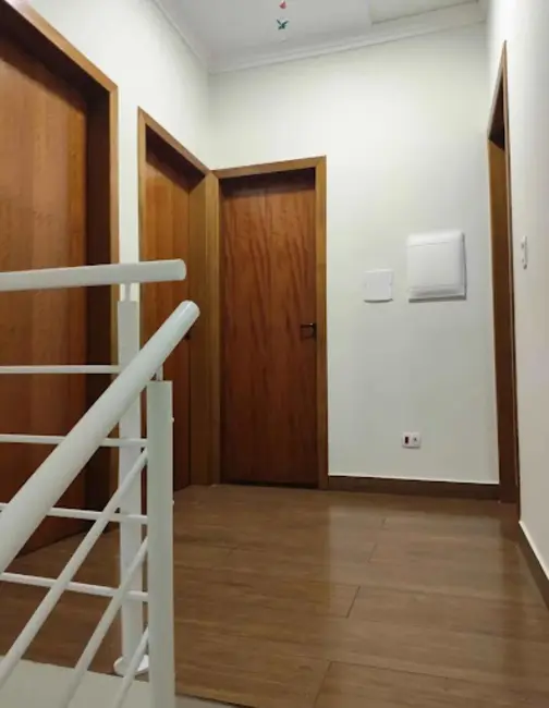 Foto 6 de Sobrado com 3 quartos para alugar, 150m2 em Heimtal, Londrina - PR